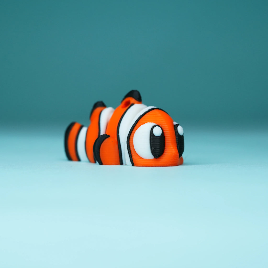 3D Printed Articulated Clownfish Toy – Flexible Fidget Desk Decor | Cute Ocean Animal Collectible