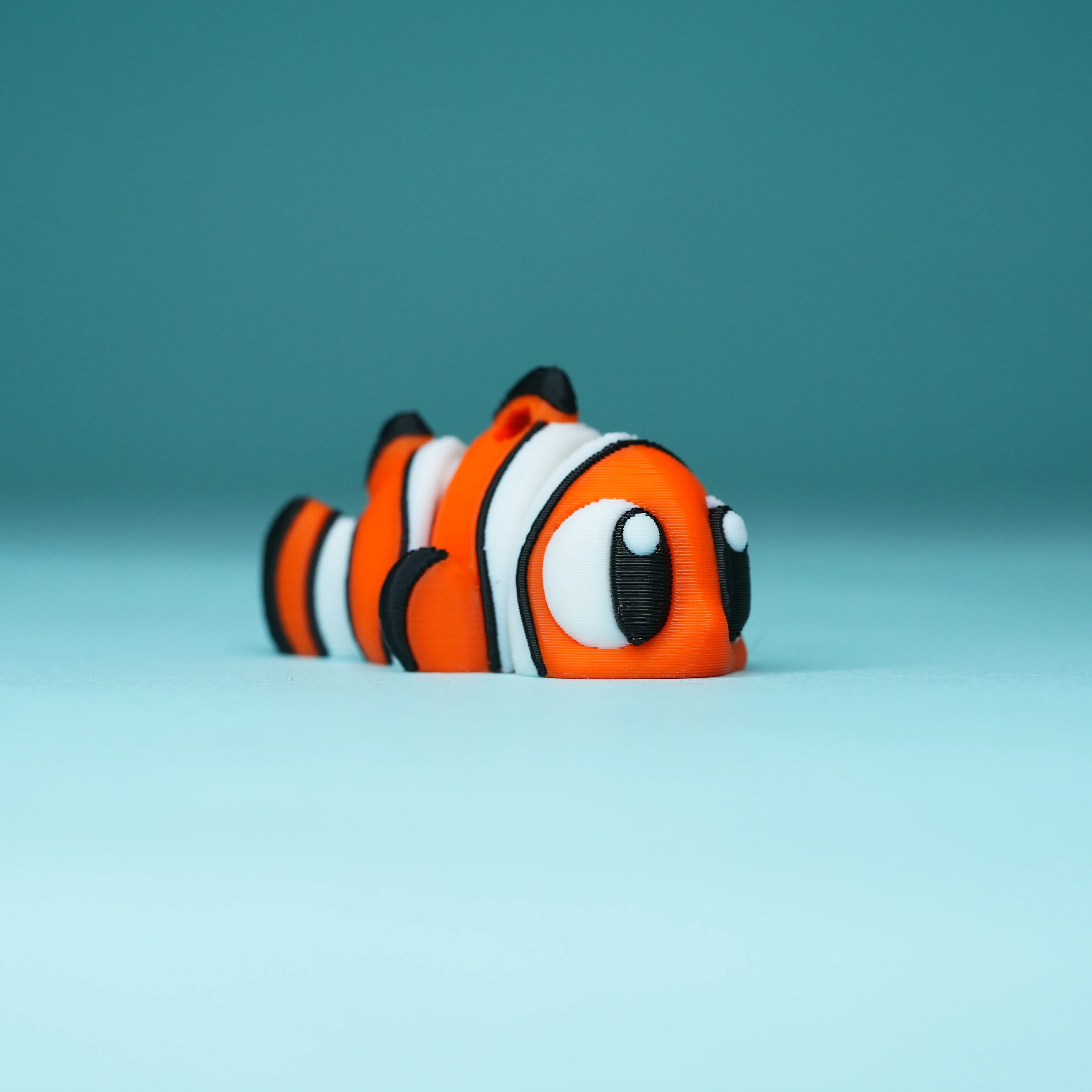 3D Printed Articulated Clownfish Toy – Flexible Fidget Desk Decor | Cute Ocean Animal Collectible
